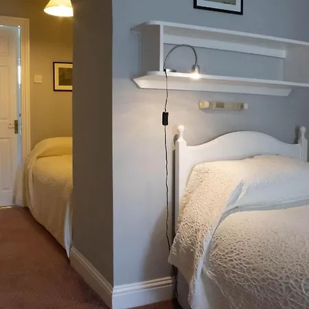 Blue Quay House, * كليفدين